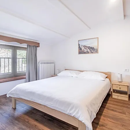 Gorgeous Home In Roc With Wifi * Roc