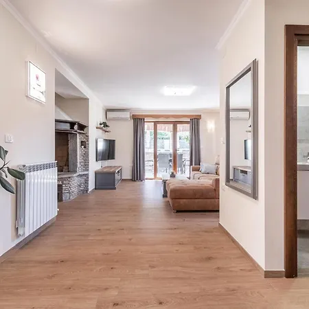 Gorgeous Home In Roc With Wifi Holiday home
