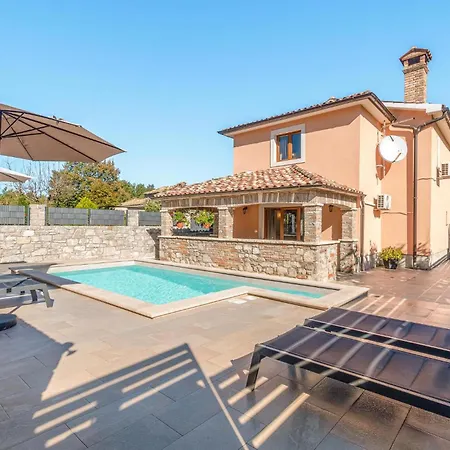 Gorgeous Home In Roc With Wifi Roc