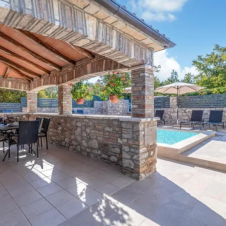 Gorgeous Home In Roc With Wifi * Roc