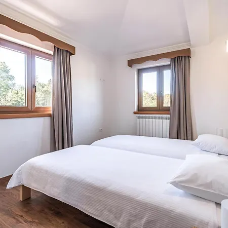 Gorgeous Home In Roc With Wifi Holiday home