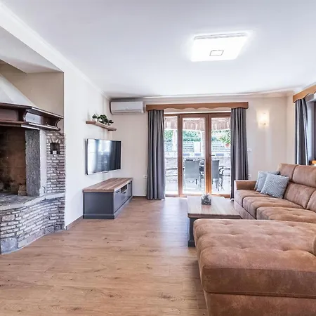 Gorgeous Home In Roc With Wifi Holiday home