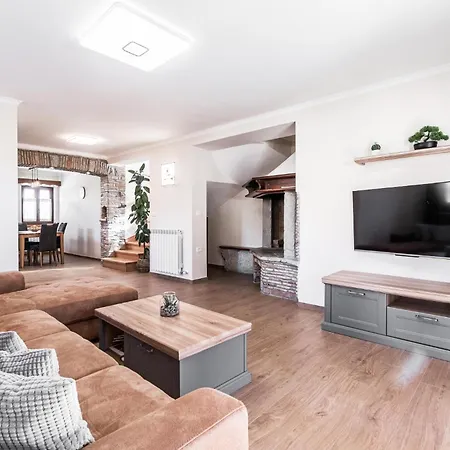 Gorgeous Home In Roc With Wifi Holiday home *