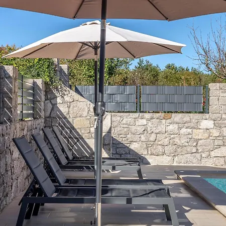 Gorgeous Home In Roc With Wifi Holiday home Roc